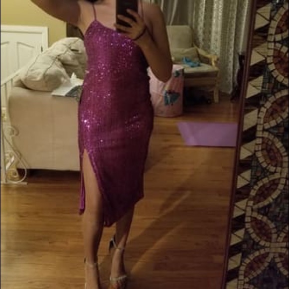 Lulu’s HOLIDAY SEXY MAGENTA SEQUIN MIDI DRESS💃🏿 - Picture 7 of 8